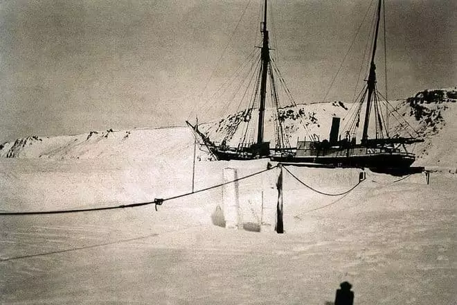 Зимовка усан онгоц Жорж Седова шинэ дэлхий дээр