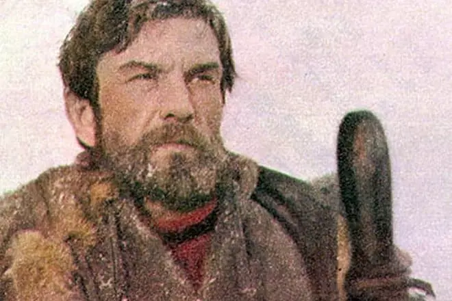 Igor Idezovorov no papel de George Sedov