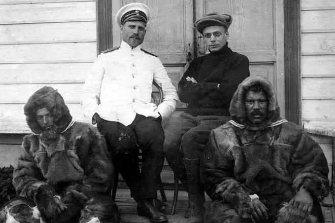 Георге Седов са учесницима експедиције