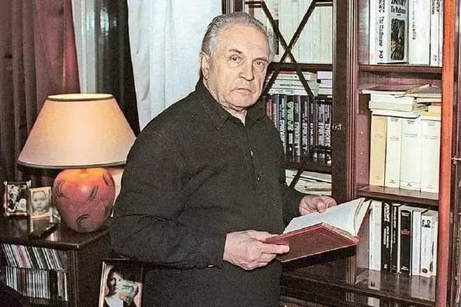 Писател Александар Зинавиев