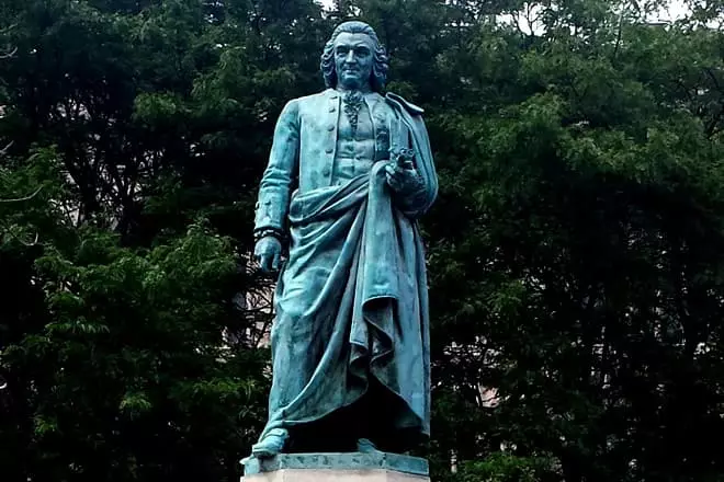 Monument Karl Linneju