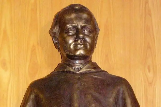 Gregor Mendel Bust.