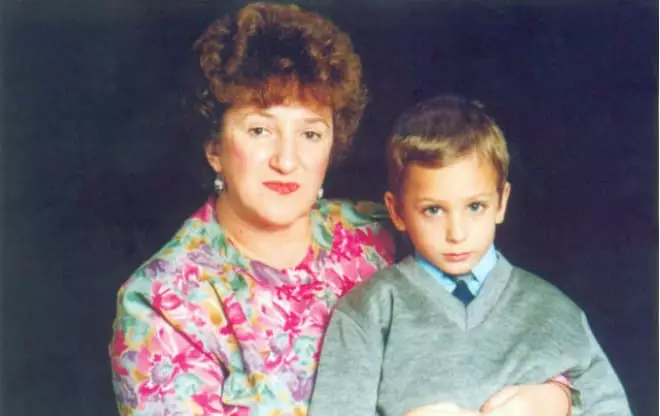 Galina Starovoitova dengan cucu
