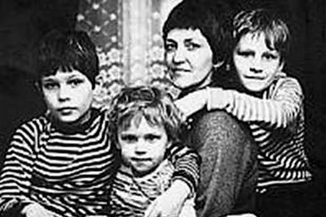 Ալեքսանդր Դոլսկու կինը եւ երեխաները