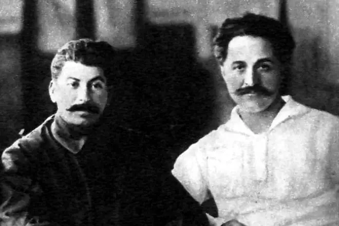 Sergo Ordzhonikidze وجوزيف ستالين