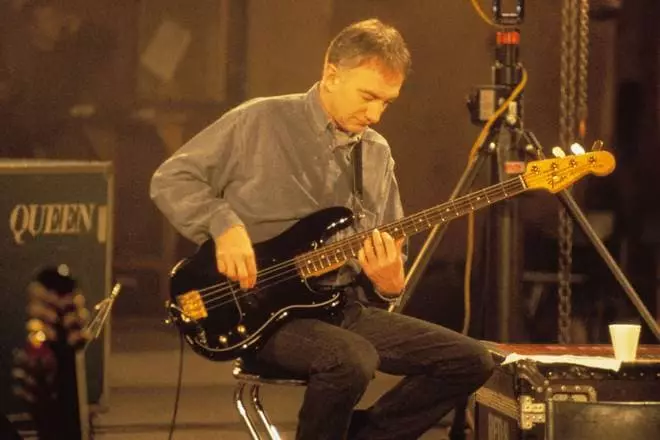 Bassist John Dicon.