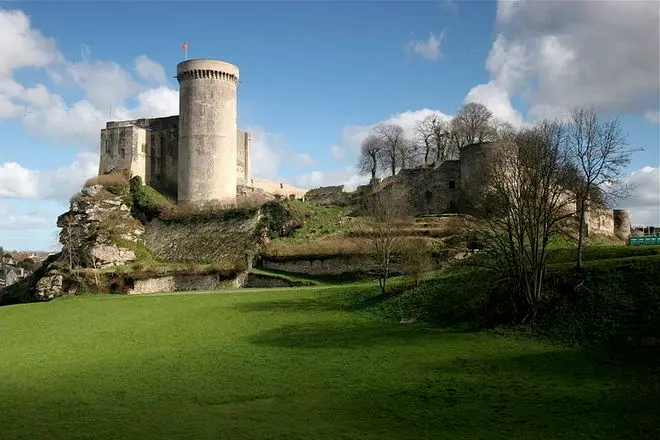 Lâu đài Falee, nơi sinh của Wilhelm Conqueror