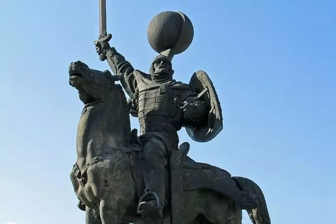 Monument Igor Svyatoslavich in Novgorod-Sewesky