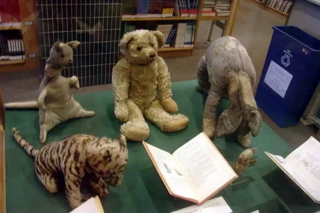 Karakters van sprookjes over Winnie Pooh in de openbare bibliotheek van New York