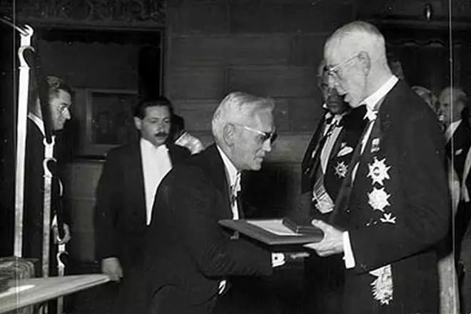 Alexander Fleming reçoit le prix Nobel
