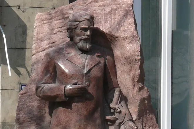 Monumento a Ilele Mesnikov