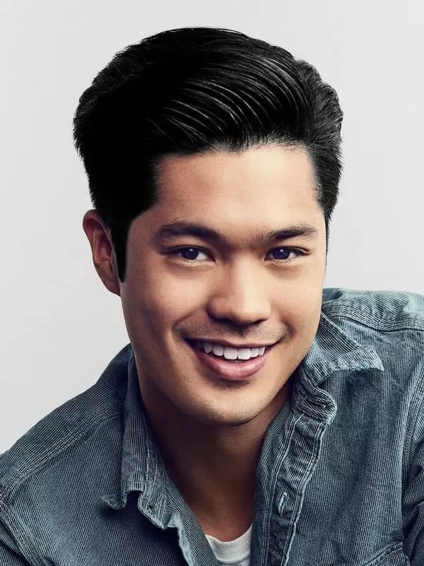 Ross Butler - Βιογραφία, φωτογραφία, προσωπική ζωή, νέα 2021