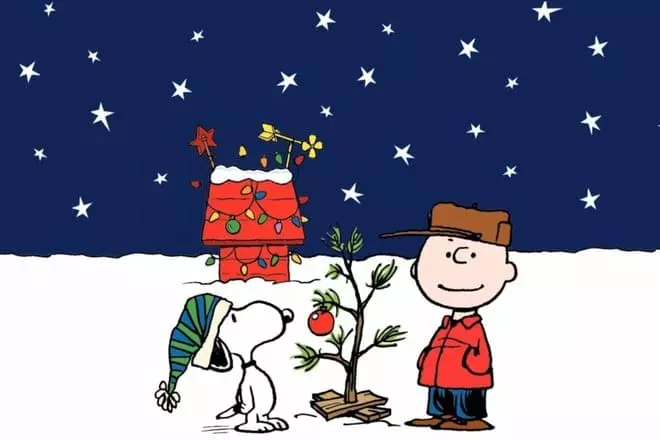 Charlie Brown dan Snoupe merayakan Natal