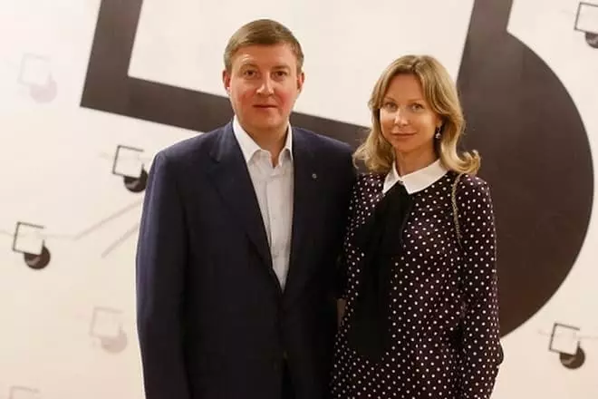Andrei Turchak y su esposa Kira