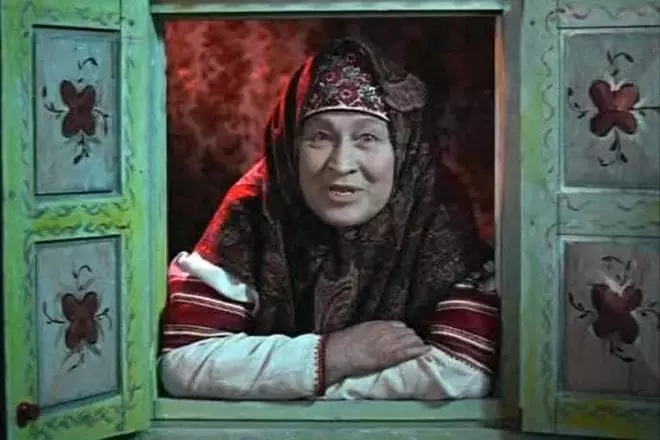 Anastasia Zueva dans le rôle d'une conte d'histoire dans le film "MOROZKO"