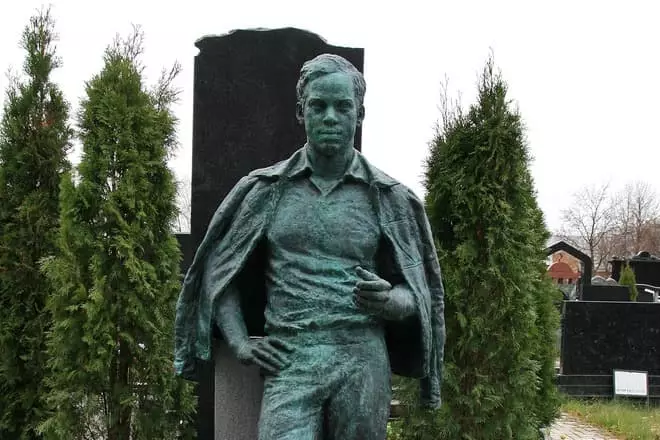 Monument på graven af ​​Alexander Potapova