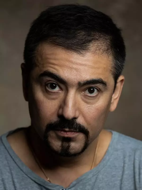 Farhad Mahmudov - Foto, biografi, jetë personale, lajme, aktor 2021