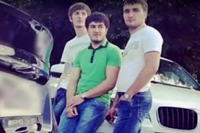 Dalhat Khalayev amb amics