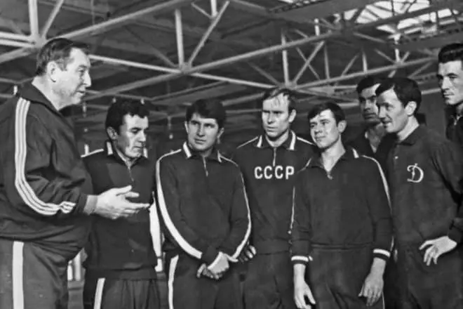 Michail Yakushin v čele národního týmu SSSR