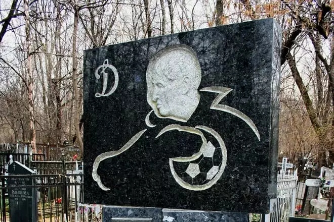 Mormântul Mikhail Yakushin.
