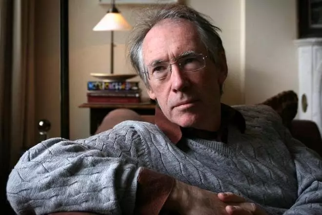 Writer Ian Macuen