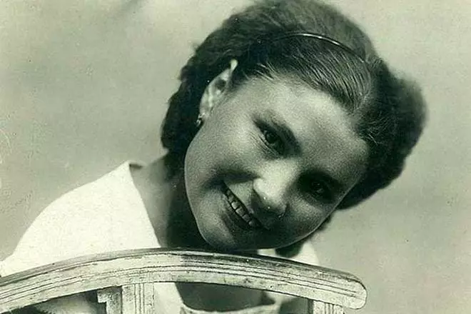 青年的Galina Makarova