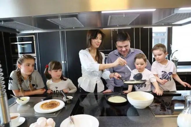 Ekaterina Baghdasarova cu familia