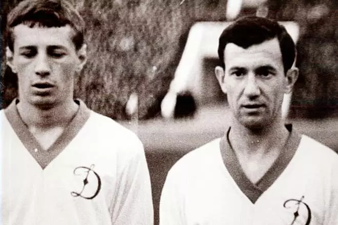 Dynamo Moscow Club의 Igor Nizhiveko와 Yuri 세미 린
