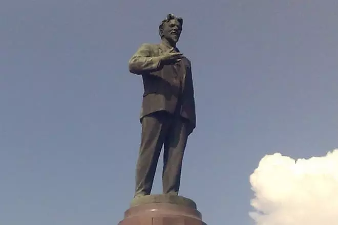 Monument kwa Mikhail Kalinin huko Kaliningrad.