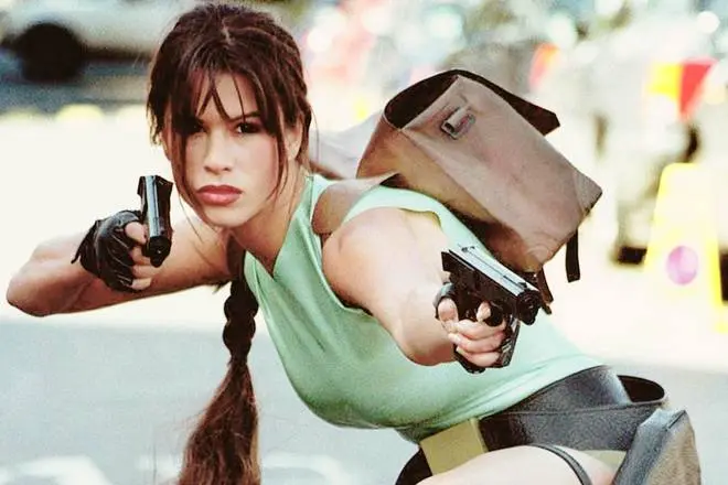 Ron Mitra a Lara Croft Lara