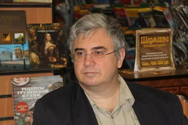 Spisovatel Roman Zlotnikov.