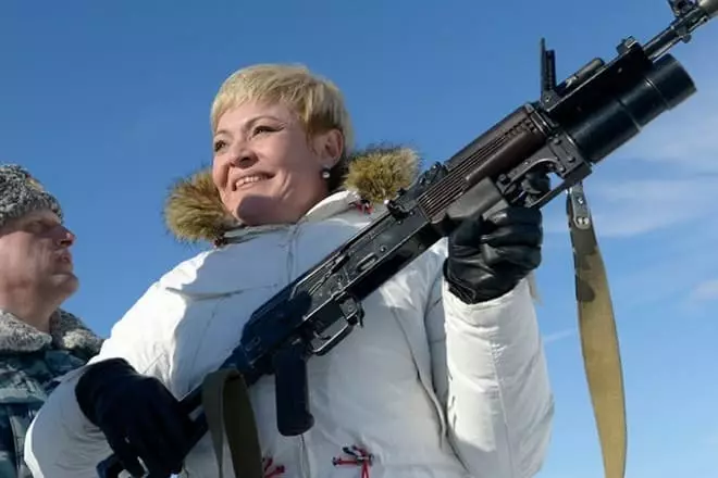 Marina Kovtun con armas