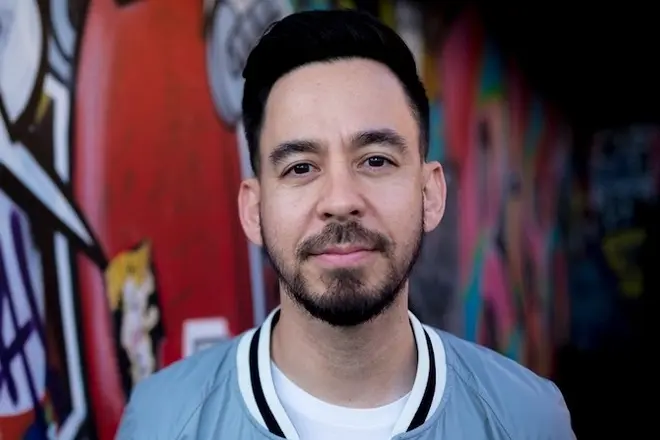 Guitarist Mike Shinoda.