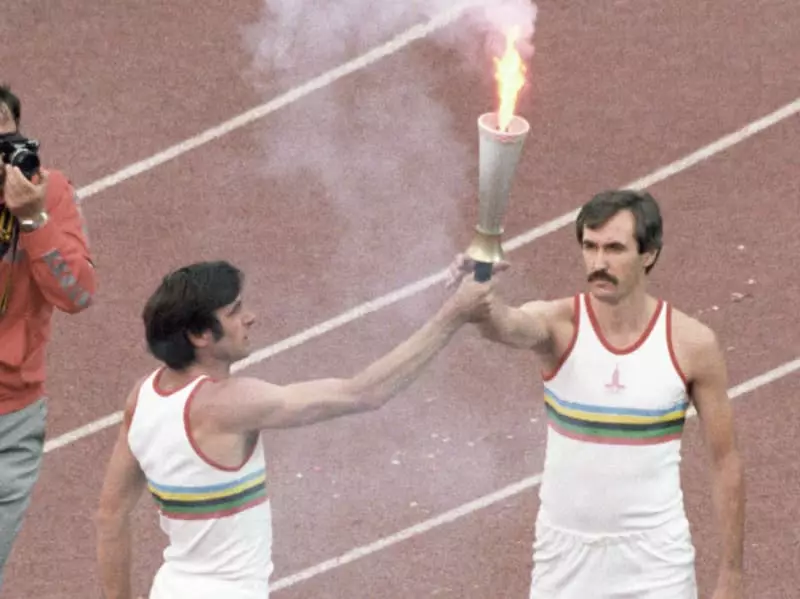 Zjarri Olimpik - Lojrat, Relay, në Soçi, 2014, Pishtari, Burning, Bowl, Modern, për herë të parë, 1980 13_3