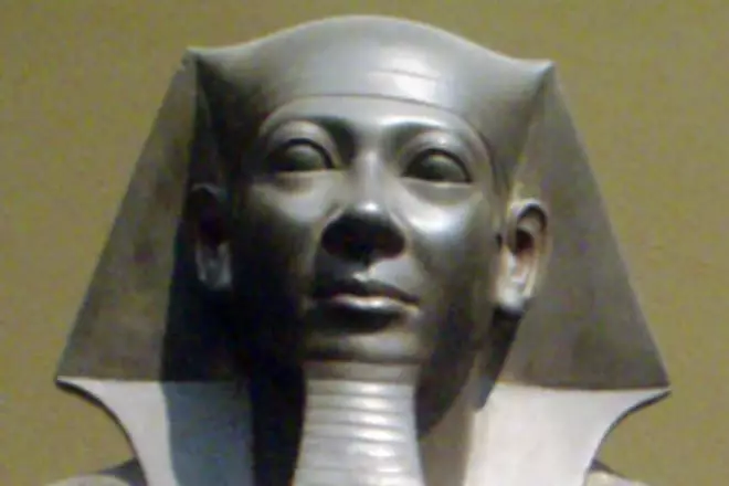 Farao Menkura.