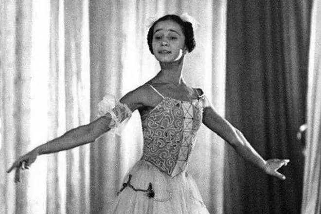 芭蕾舞女演员Nadezhda Pavlova在青年时期
