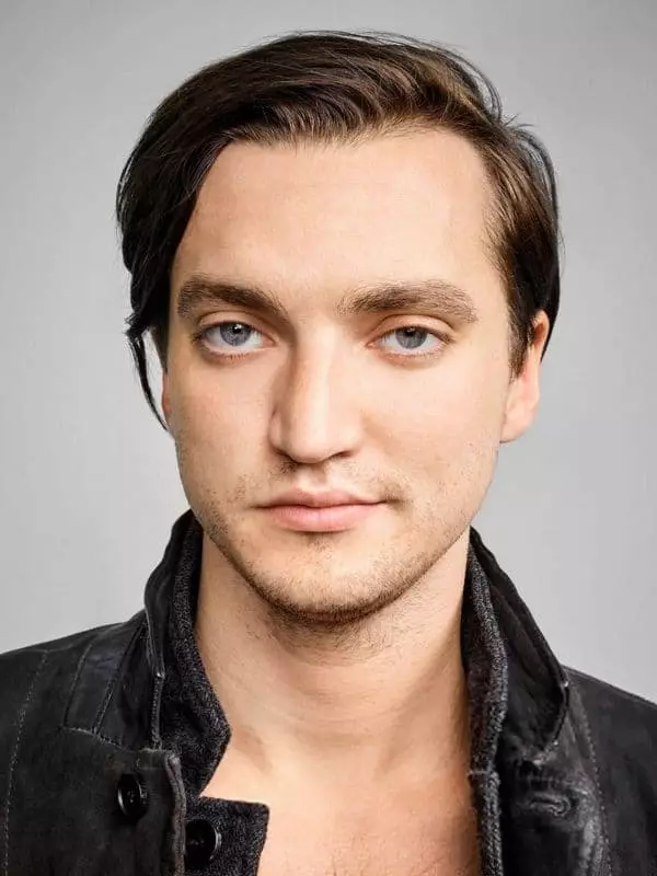 Richard Harmon - Biografi, Foto, Kehidupan Peribadi, Berita, Filemografi 2021