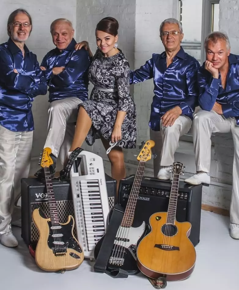 Groupe "chantant guitare" - composition, photo, vie personnelle, chansons 2021