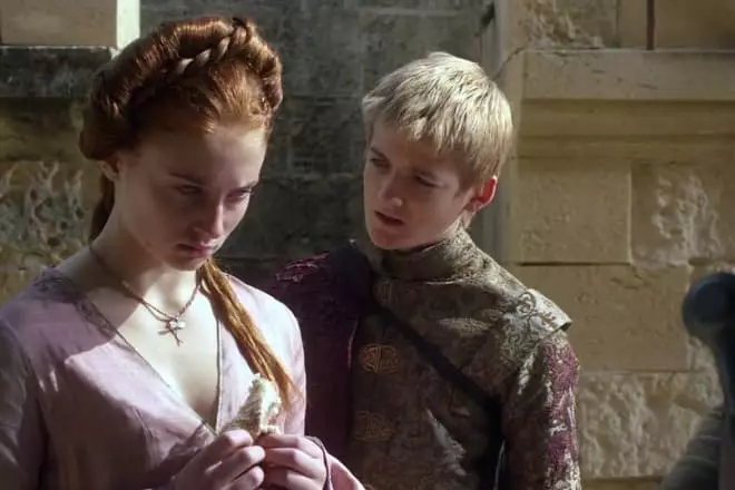 Joffrey Barateon மற்றும் Sansa Stark.