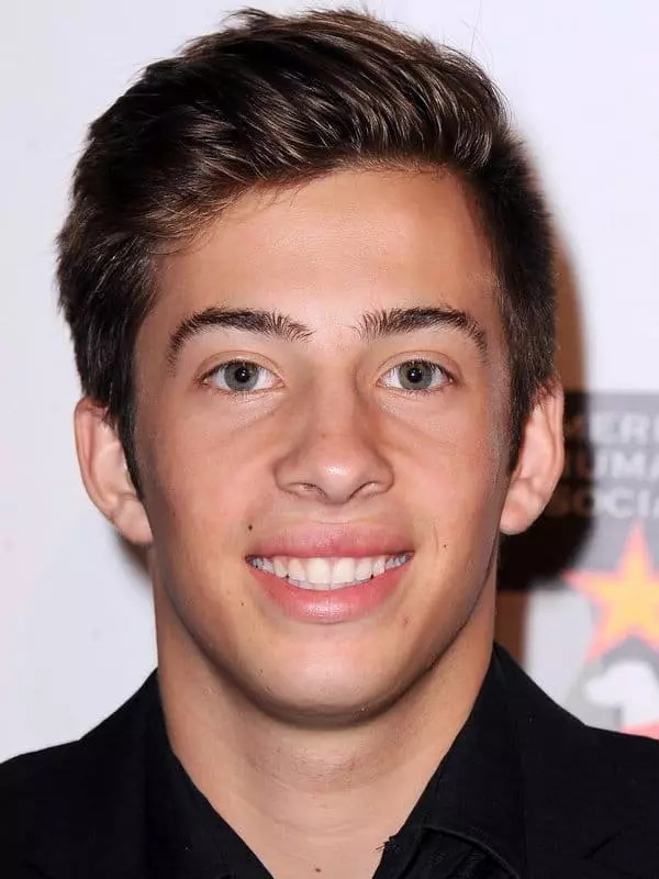 Jimmy Bennett - ជីវប្រវត្តិ, រូបថត, ជីវិតផ្ទាល់ខ្លួន, ភាពយន្ត 2021