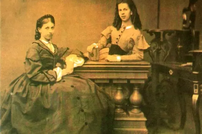 Sophia fedt med søster Tatiana