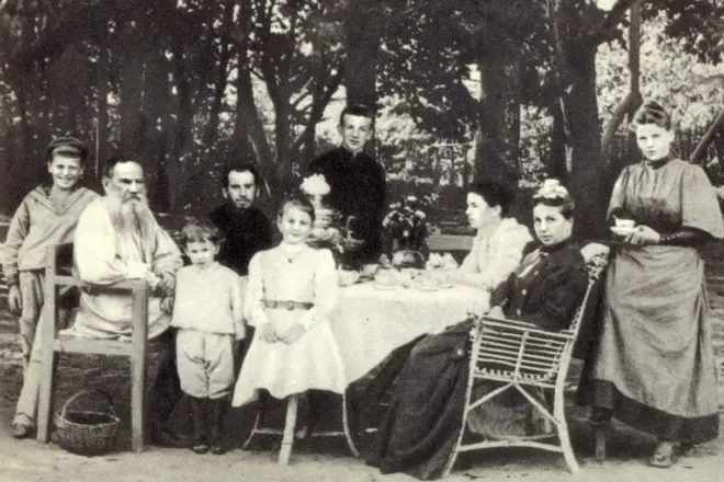 Lion Tolstoy og Sophia tyk med børn
