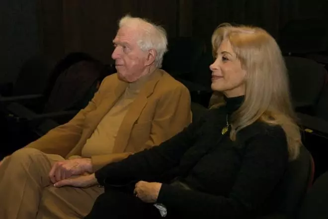 سيدني شيلدون وزوجته الثالثة ألكسندر كوستوف