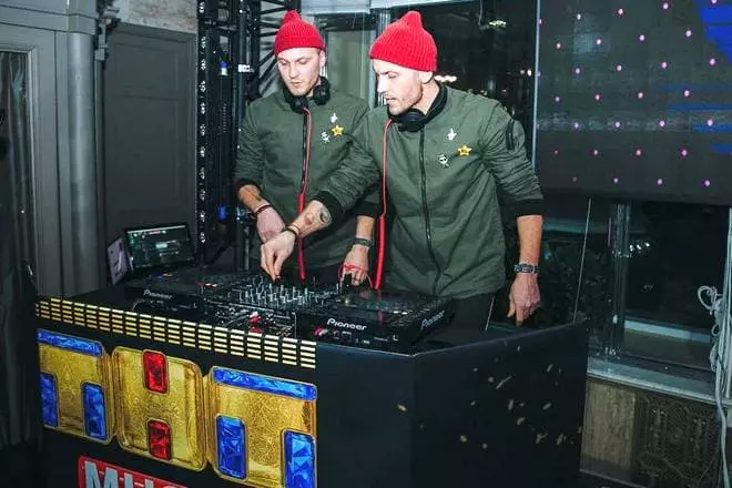 DJ Andrei 및 Sergey Naumov - Duet N-Joy DJ`s