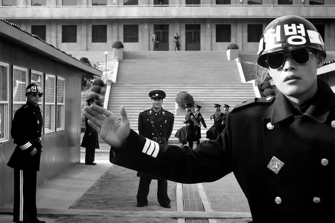 Լի Բեն Հոն «Միավորված անվտանգության գոտի» ֆիլմում