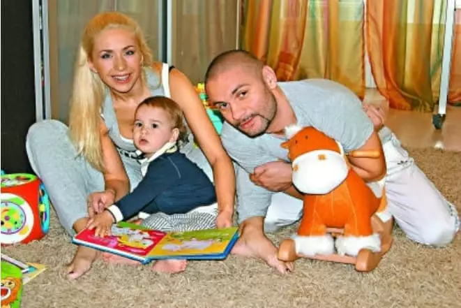 Anastasia Grebenkina avec son mari et son enfant