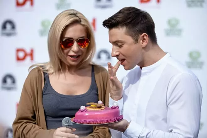 Anastasia Grebenkina dengan Sergey Lazarev