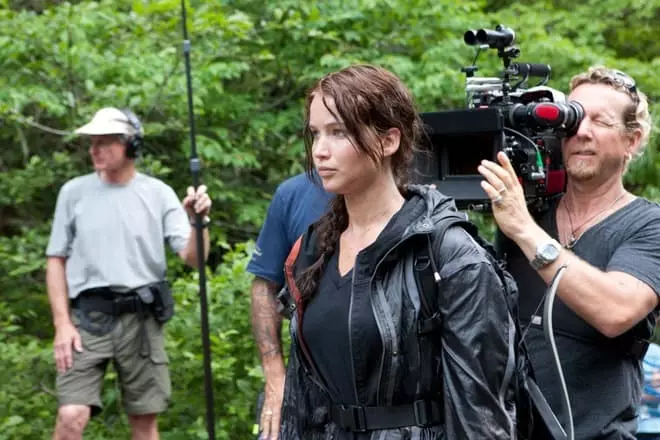 Jennifer Lawrence on the set