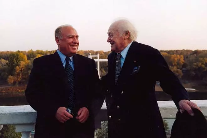 Viktor Chernomyrdin과 Maurice Duron in Orenburg