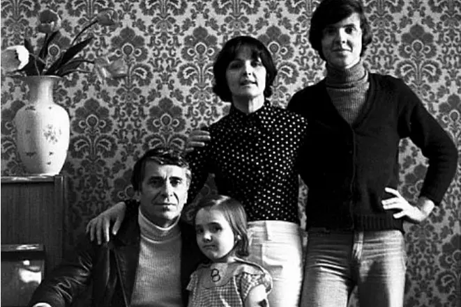 Konstantin Stepanov coa súa esposa e fillos